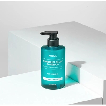 Шампунь Kundal Dandruff Relief Shampoo White Musk для сухой кожи головы с ароматом белого мускуса 500 мл - Pampik - 2