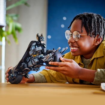 Конструктор LEGO DC Batman™ Фігурка Бетмена для складання і бетцикл, 713 деталей (76273) - Pampik - 5