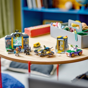 Конструктор LEGO DC Batman Печера Бетмена з Бетменом Бетгерлом та Джокером, 184 деталі (76272) - Pampik - 6