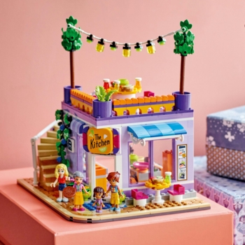 Конструктор LEGO Friends Хартлейк-Сіті. Громадська кухня, 695 деталей (41747) - Pampik - 4
