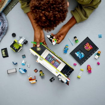 Конструктор LEGO City Вантажівка для ігрового турне, 344 деталей (60388) - Pampik - 4