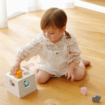 Дерев'яний сортер з брязкальцями Viga Toys PolarB Будиночок для звірят (44052) - Pampik - 3