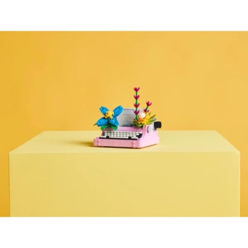 Конструктор LEGO Creator 3 v 1 Друкарська машинка з квітами, 363 деталей (31169) - Pampik - 9