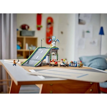 Конструктор LEGO City Жодних обмежень Автодром для гоночних автомобілів, 436 деталей (60460) - Pampik - 9