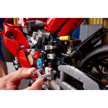 Конструктор LEGO Technic Мотоцикл Ducati Panigale V4 S, 1603 деталі (42202) - Pampik - 8