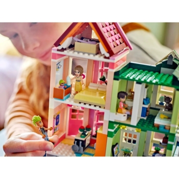 Конструктор LEGO Friends Хартлейк-Сіті. Квартири та крамниці, 2040 деталей (42670) - Pampik - 4