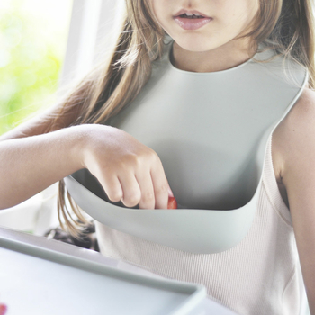 Нагрудник силіконовий MinikOiOi Basics Bubble Bubble Beige / Powder Grey, 2 шт. (101020066) - Pampik - 4