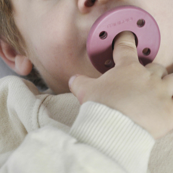 Пустушка силіконова 100% MinikOiOi Basics Аqua Green / Velvet Rose, 3 м+, 2 шт. (101030004) - Pampik - 4