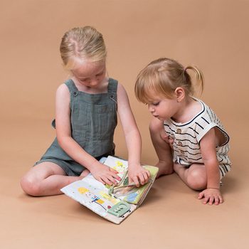 Розвивальна м'яка книжка Taf Toys Садочок у місті Бізібук зайченятка (13355) - Pampik - 10