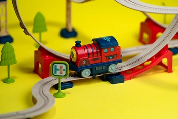 Игровой набор Otamanko Трюковая железная дорога Храбрый паровозик, 137 деталей (532.02.30) - Pampik - 8