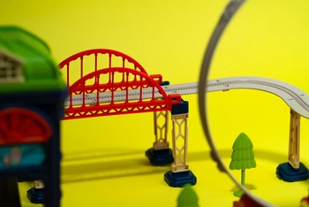 Игровой набор Otamanko Трюковая железная дорога Храбрый паровозик, 137 деталей (532.02.30) - Pampik - 6