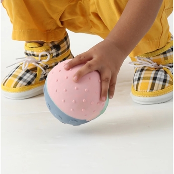 Прорезыватель Tikiri 77316 Мяч, каучук, розовый (24980) - Pampik - 4