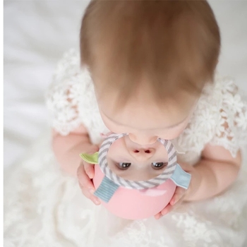 Погремушка-прорезыватель Tikiri 78317 Мяч, каучук, розовый (22586) - Pampik - 5