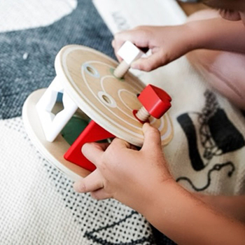 Игрушка-каталка деревянная на веревке Legler Сортер (11734/37656) - Pampik - 9