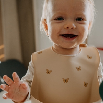 Нагрудник силіконовий Petite&Mars Sand Butterflies, бежевий (706718) - Pampik - 4