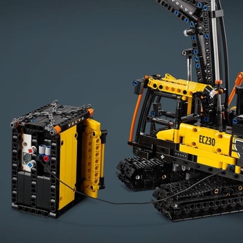 Конструктор LEGO Technic Вантажівка Volvo FMX і Електричний екскаватор EC230 2274 деталі (42175) - Pampik - 4