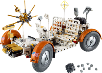 Конструктор LEGO Technic Лунный автомобиль NASA Apollo 1913 деталей (42182) - Pampik - 4
