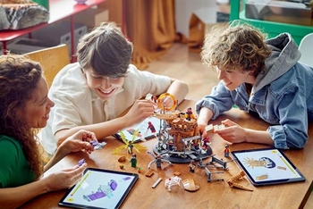 Конструктор LEGO Super Heroes Вирішальний бій Людини-павука 900 деталей (76261) - Pampik - 2