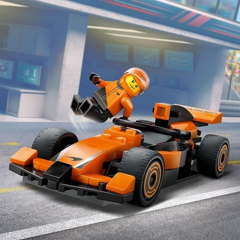 Конструктор LEGO City Пілот F1 з автомобілем для перегонів команди McLaren 86 деталей (60442) - Pampik - 5