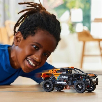 Конструктор LEGO Technic Автомобіль для перегонів NEOM McLaren Extreme E 252 деталі (42166) - Pampik - 6