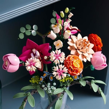 Конструктор LEGO Botanicals Милий рожевий букет квітів 749 деталей (10342) - Pampik - 7
