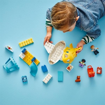 Конструктор LEGO DUPLO Town Впервые в аэропорту, 23 детали (10443) - Pampik - 11