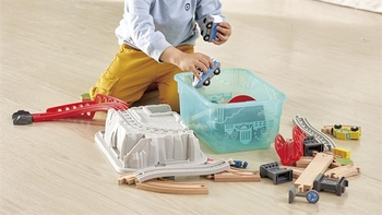 Игрушечная железная дорога Hape в контейнере Город 48 эл. (E3771) - Pampik - 9