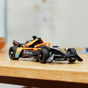Конструктор LEGO Автомобіль для перегонів NEOM McLaren Formula E 452 деталі (42169) - Pampik - 9