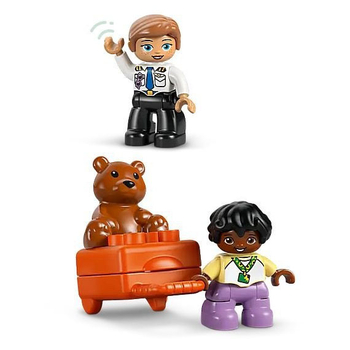 Конструктор LEGO DUPLO Town Впервые в аэропорту, 23 детали (10443) - Pampik - 5