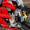 Конструктор LEGO Technic Ducati Panigale V4 R, 646 деталей (42107) - Pampik - 16