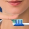 Зубная щетка Oral-B 3D White Fresh средняя зелена 2 шт. - Pampik - 4