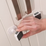 Обмежувач для холодильника Munchkin Lindam Xtra Guard (051024) - Pampik - 4