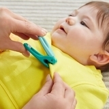 Мягкая игрушка Fisher-Price Овечка, с держателем для пустышки, белый (GNP46) - Pampik - 2