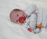 Силиконовая пустышка Nuby Вишенка, с естественным движением соска, 0-6 мес., красный (5787SACSred) - Pampik - 6