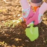 Лопатка та грабельки Melissa&Doug Щаслива бабка (MD6281) - Pampik - 5