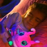 Интерактивная мягкая игрушка Glowies Светлячок, розовый (GW001) - Pampik - 3