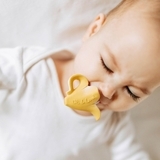 Іграшка-прорізувач Oli&Carol Аніта-Бананіта (L-CHEWY-BANANA) - Pampik - 5