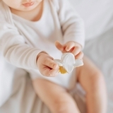 Іграшка-прорізувач Oli&Carol Аніта-Бананіта (L-CHEWY-BANANA) - Pampik - 6