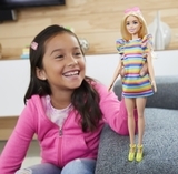 Кукла Barbie Модница с брекетами в полосатом платье (HJR96) - Pampik - 5