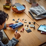 Конструктор LEGO DC Batman™ Бетмен на бетмобілі проти Харлі Квін і Містера Фріза, 435 деталей (76274) - Pampik - 4