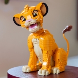 Конструктор LEGO Disney Classic Юний король Лев Сімба,1445 деталей (43247) - Pampik - 8