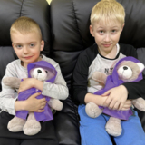 Іграшка м'яка Масік Ведмедик пухнастий у фіолетовому плащі, 35 см (МС 080501-04) - Pampik - 5