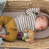 Развивающая подвеска-погремушка Taf Toys Садик в городе Кролик Дженни (12995) - Pampik - 3