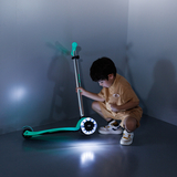 Самокат Micro Maxi Deluxe Glow LED, желейний зелений (MMD365) - Pampik - 8