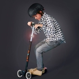 Самокат Micro Maxi Deluxe LED, чорний з помаранчевим (MMD143) - Pampik - 7