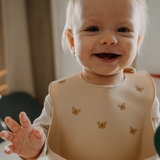 Нагрудник силіконовий Petite&Mars Sand Butterflies, бежевий (706718) - Pampik - 4