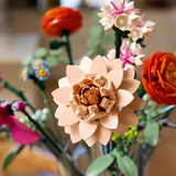 Конструктор LEGO Botanicals Милий рожевий букет квітів 749 деталей (10342) - Pampik - 5