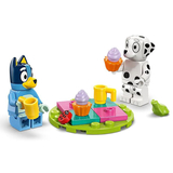 Конструктор LEGO Bluey Веселощі з Блуї та Хлоєю на ігровому майданчику, 104 деталі (11201) - Pampik - 6